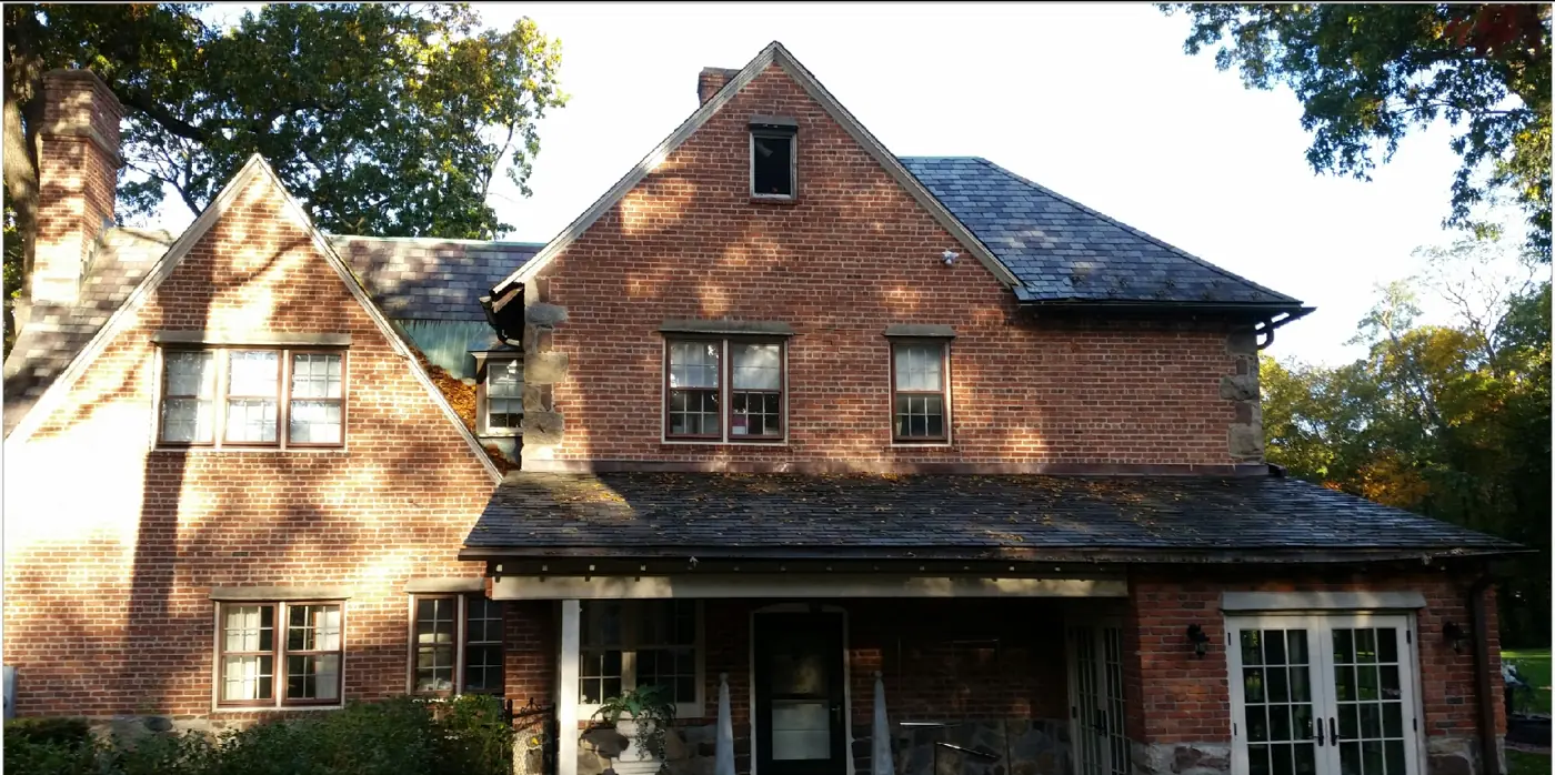 Same estate, front in Huntington before slate cleaning