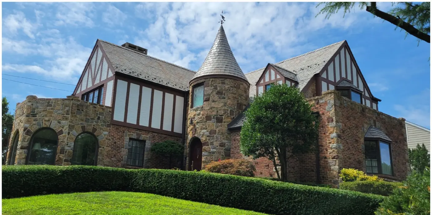Same home, front in Manhasset after slate cleaning